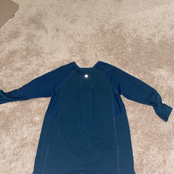 Lululemon shirt size small (or 4) Green-blue - Picture 3 of 3